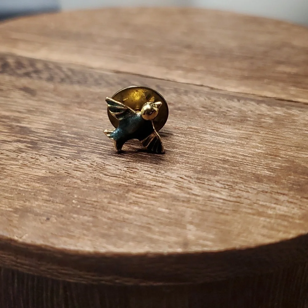 Adorable Bird Pin‎ Vintage B438